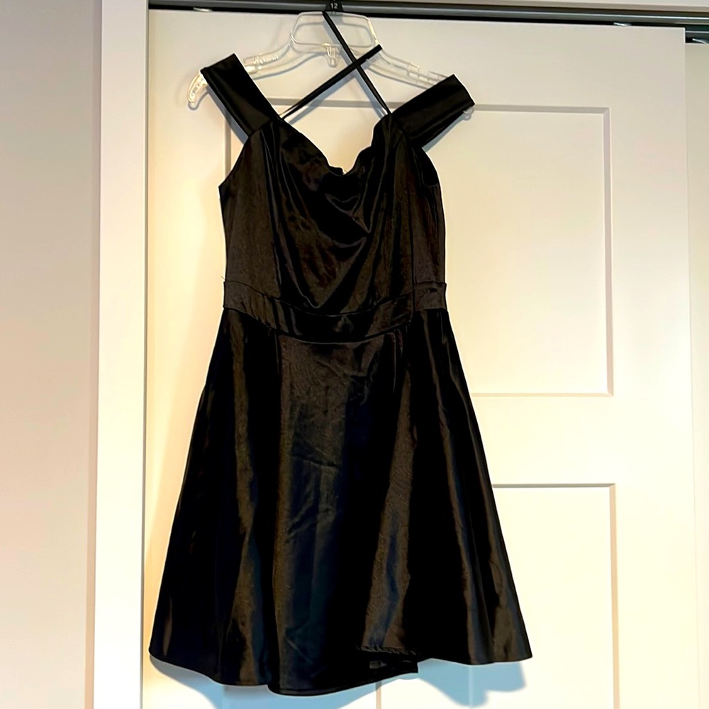 Windsor dress size Large